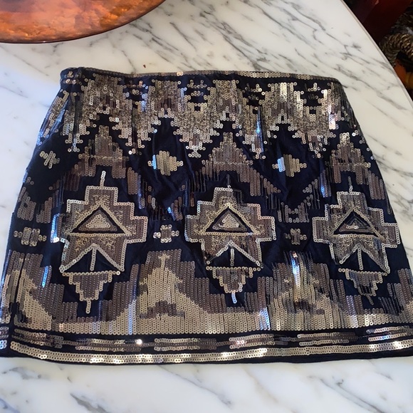 *donated* Express Black & Gold Sequin Skirt - Picture 3 of 3